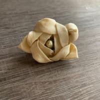春菊染めのコサージュ
