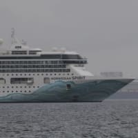函館港に“クルーズ客船”２隻、同時入港．．．
