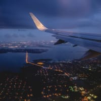 Red Eye─A Flight Taken at Night（夜間飛行便）
