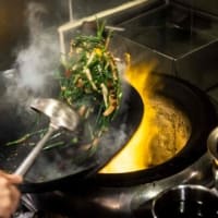 料理に抗生物質を混入する中国のレストラン