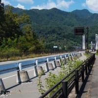 吾妻（あがつま）線。その9。「川原湯温泉」。共同浴場「王湯」。旅館は移転によって20軒から6軒へ。「八ッ場大橋」。「八ッ場」の由来。