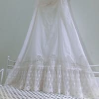 淡く透き通るようなお花たちはまるでプリンセスの髪に飾る"花輪"