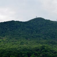 2025.07.04(金)AM06:44の藻岩山・平和祈念塔・手稲山・三角山・円山