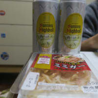 雛祭齢の差開く七回忌