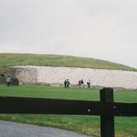 アイルランドの巨大古墳、ニューグレンジへ