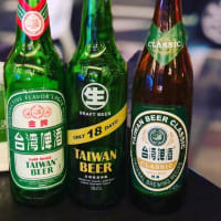 台北の人気熱炒・紅翻天生猛海鮮でビールとワイン