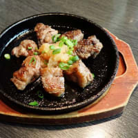 上田駅前の居酒屋「海鮮ダイニングまぐろや はなの夢」で飲み会。独自メニューもあります。