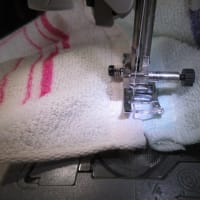 ハンドタオルを縫い合わせ