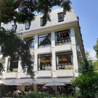 梅雨の晴れ間の松本楼