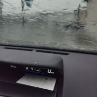朝１番の土砂降りの雨
