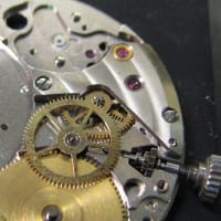 ユニバーサルホワイトシャドーとセイコー自動巻き時計を修理です