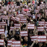 韓国で女性大デモ。7月9日(月)のつぶやき