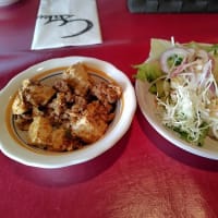 カントリーミュージックを聞きながらハンバーグディナー