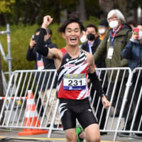 王将戦　藤井聡太王位勝利　初防衛に王手　３年ぶりの大阪マラソン