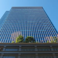 ２月の日本橋：コレド室町テラス敷地北側を通り抜けて室町三丁目交差点前へ　ＰＡＲＴ２