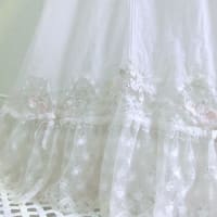 淡く透き通るようなお花たちはまるでプリンセスの髪に飾る"花輪"