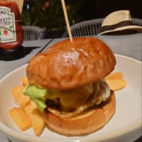 心地よいグルーブのあとにヒルトンのハンバーガーどうでしょう
