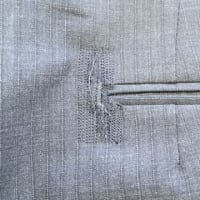 ズボンのポケット破れ。破れが広がる前に直すことをオススメします