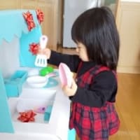 ダンボールままごとキッチン。