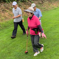 女性４名参加で華やかに  「パークゴルフ楽しむ会」４月定例競技会