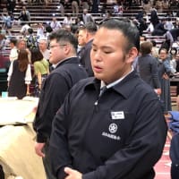 ニャハハハハ💕　貴景勝に　大接近‼︎