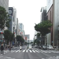 懐かしのヴィンテージデジカメで梅雨の銀座を切り取る 