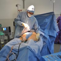 須原靖明おすすめ海外医療ドラマ『NIP/TUCK マイアミ整形外科医』ー性格の異なる２人の医師の生き様を描く