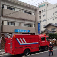 広島市佐伯区五日市中央1丁目の店舗兼住宅から出火、木造2階建て延べ約200平方メートルを全焼。近隣には、桧田病院とWantsがある。過去日本一のマンモス町「五日市町」。　　
