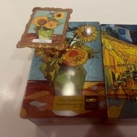 可愛いお菓子の缶