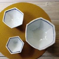 2024/09/19入荷　縁茶白皿　六角カップと鉢