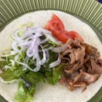 お昼はトルティーヤ