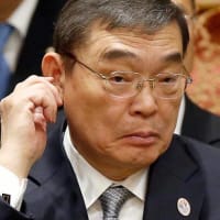 外国を侵略するのが好きな人々。