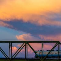 夕暮れの吉野川鉄橋