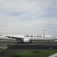 飛行機で羽田へ！富士山が綺麗でした！広島市は曇りでしたが雲の上に出ると眩しいお日様が輝いていました行機で羽田へ！美しい富士山！広島市は曇りでしたが雲の上に出ると眩しいお日様が輝いていました