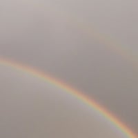 エイプリルフールの二重虹？