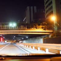 首都高速道路にて光電管によるネズミ捕りが実施