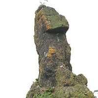 ゴジラ岩と観音岩