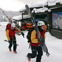 ３０日　「表層雪崩」起きやすいバックカントリー、遭難事故相次ぐ…外国人スキーヤーが増加