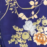 11月あたまごろの着物。青紫に洋花の柔らか物に銘仙の羽織は多分桐の花