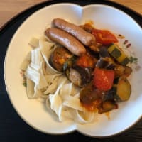 冷たい麺にラタトゥイユ