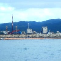 航路で大浦湾に入るガット船・砂利採取運搬船に抗議