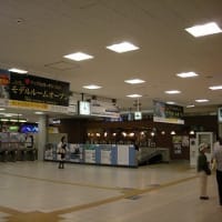 ＪＲ茨木駅、吊り下げポスターのデザイン・レイアウト