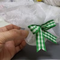 お茶の葉のその後・・・てるてる坊主？に見えちゃうでしょうか。。。(2012-04-17)