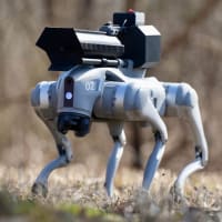気になるニュース。〜「火炎放射を搭載したロボット犬」が米国市場に登場〜