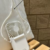 暑さ対策に、スマホサイズの、FRAIS SMART HANDY FAN（Francfranc） ＆ すいかジュース飲んでいます　〜♪