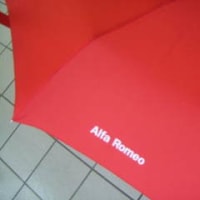 アルファの赤い傘