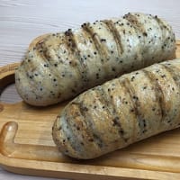 発芽大豆とキヌアのフランスパンです。