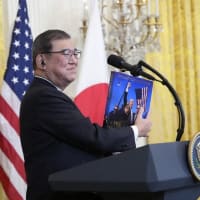 防衛省が設置した有識者会議が２０２７年までに軍事費を１１兆円にした後、さらに原子力潜水艦を導入するなどのために軍拡を続けるよう提言。ＡＩなど先端軍事技術に関する防衛科学技術委員会も発足して戦争への道。