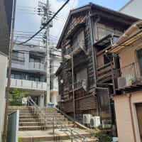 梅雨時の菊坂下