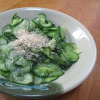おばさんの料理教室　　キュウリの酢の物😕